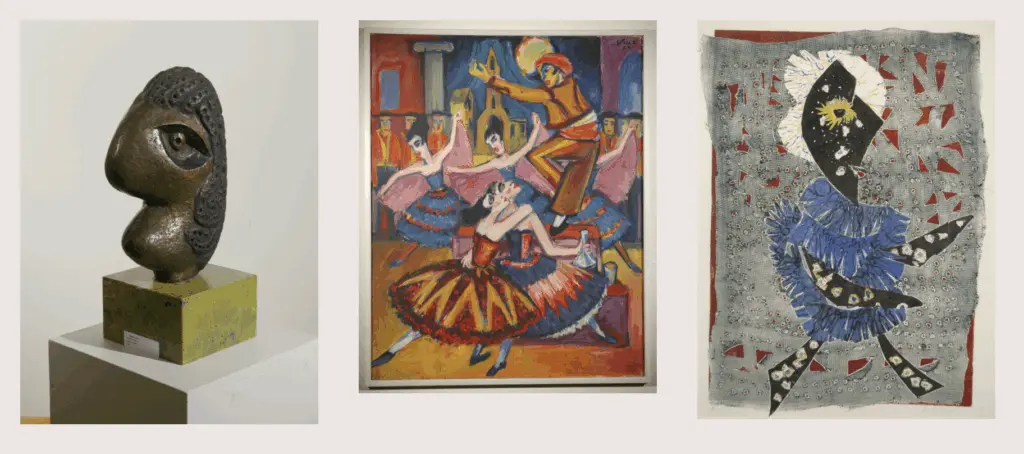 3 verk fra utstillingen på Nesch Museet. Helt til venstre en skulptur av et hode, i midten et fargerikt maleri, og helt til høyre et metalltrykk