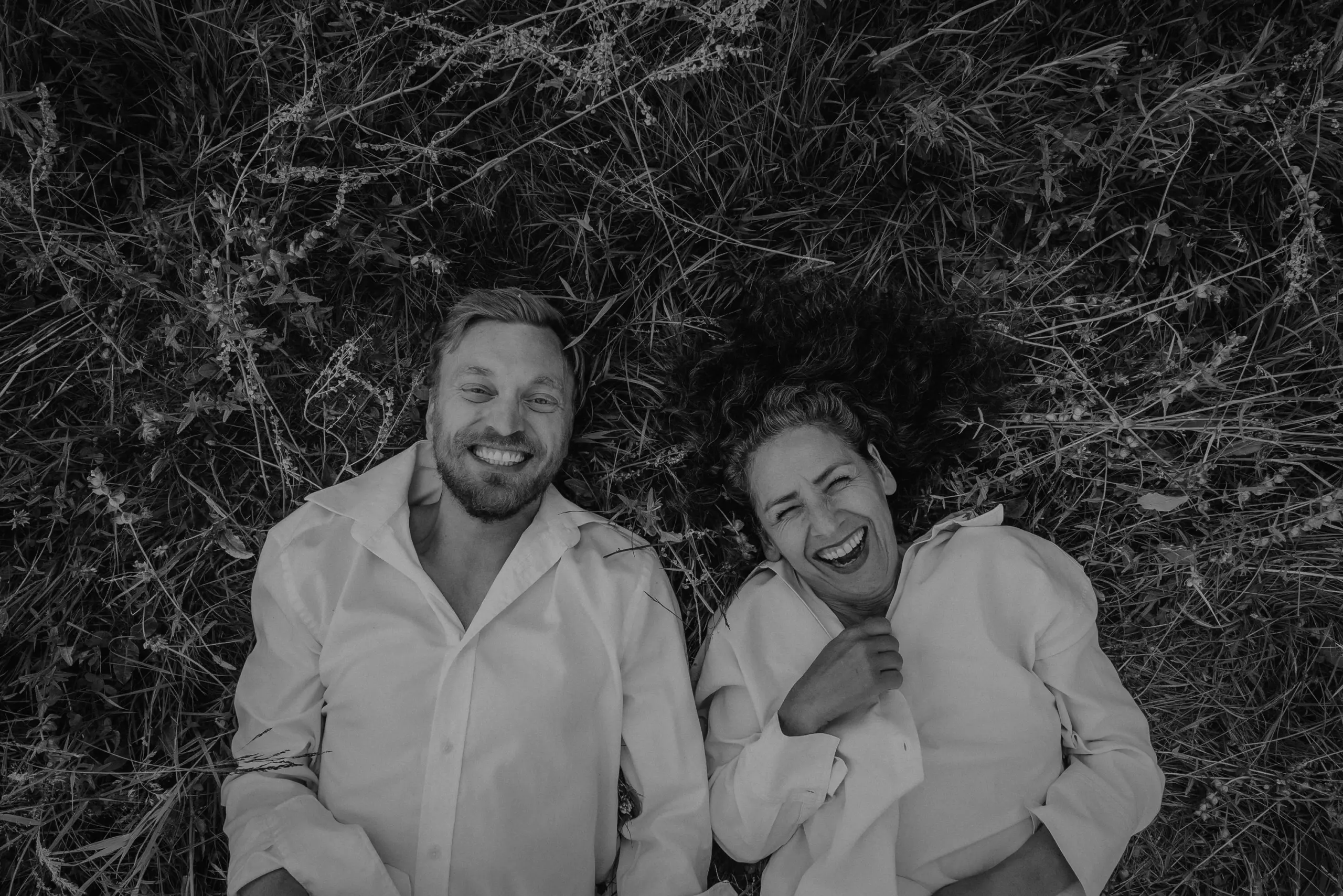 Bilde av kvinnelig og mannlig skuespiller fra Teater Manu: Kvinne kjenn din kropp