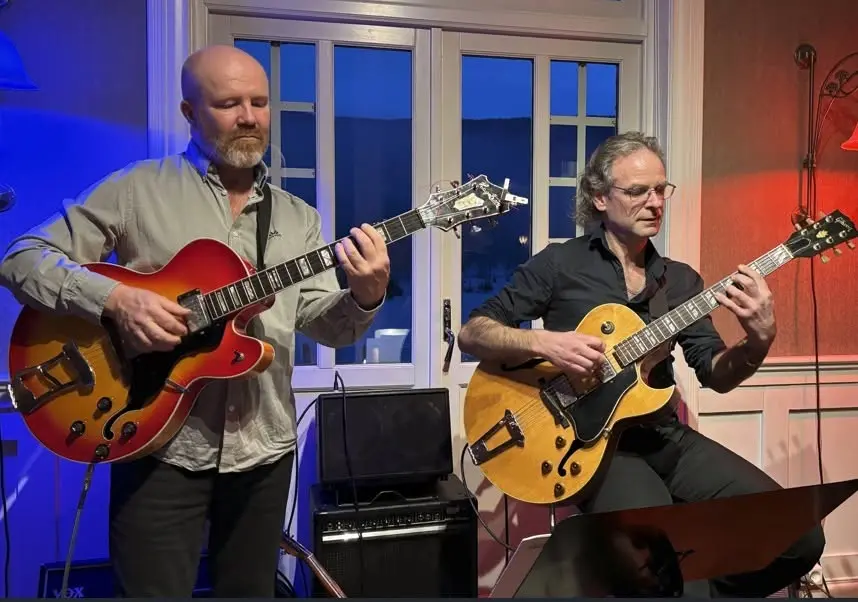 Bilde av gitaristane Frode Kjekstad og Arild Jensen